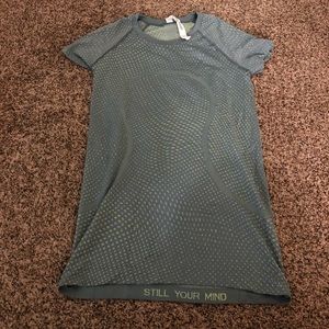 Lululemon swiftly tech short sleeve size 6